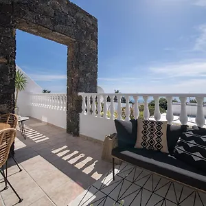 https://caleton-blanco.in-canary-islands.com